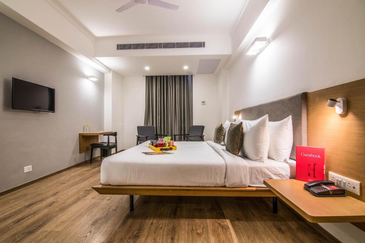 Oyo Townhouse 028 Corporate Suite Noida Exterior photo