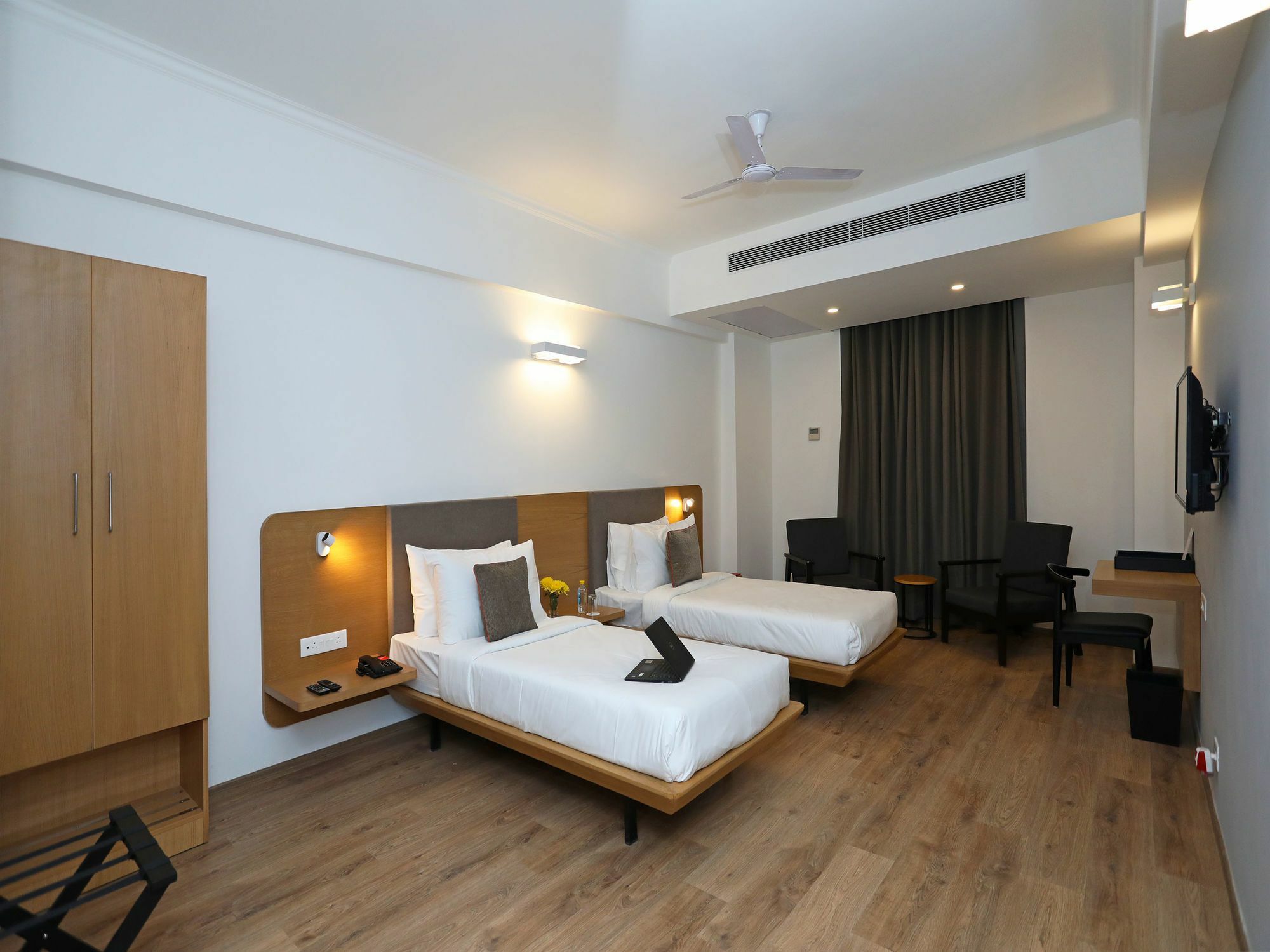 Oyo Townhouse 028 Corporate Suite Noida Exterior photo
